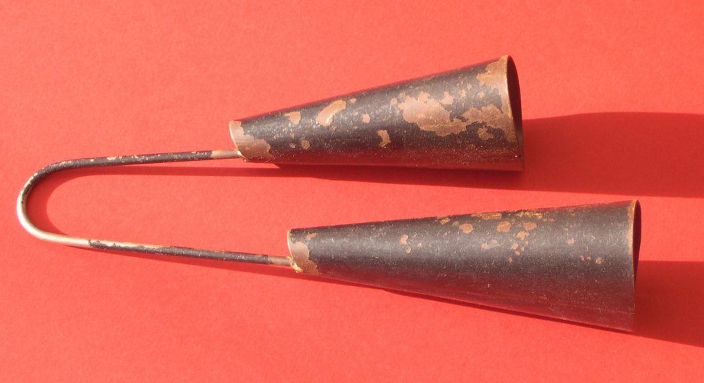 The agogo is a very important instrument in Esanland. It is used to help keep of the rhythm of the region's various dances, and the translation of hour in Esan is agogo